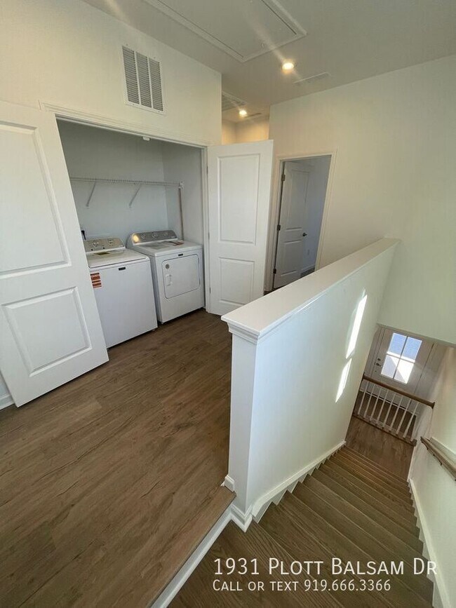 Building Photo - 1931 Plott Balsam Dr