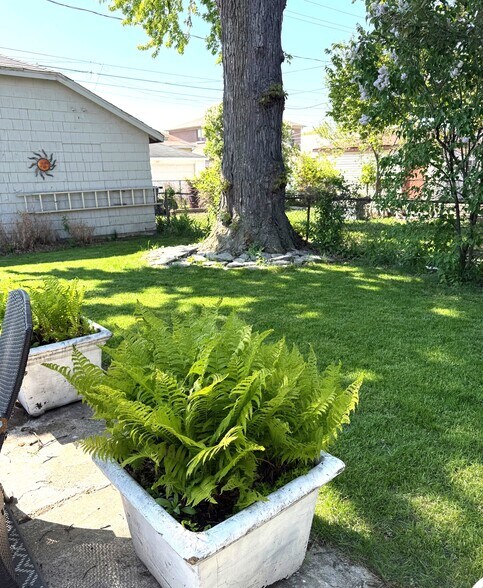 Building Photo - 4028 N Overhill Ave