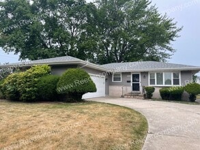 Building Photo - Remodeled 3 bedroom blocks from Munster Mi...
