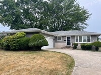 Building Photo - Remodeled 3 bedroom blocks from Munster Mi...