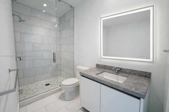 Building Photo - 175 SE 25th Rd