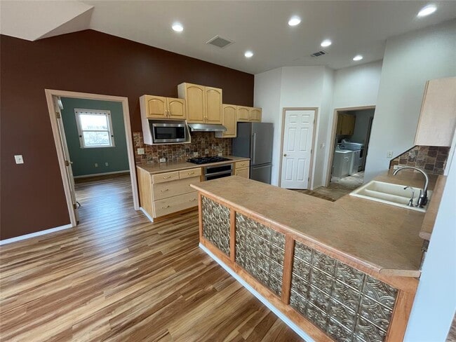 Building Photo - 10106 Schmidt Ln