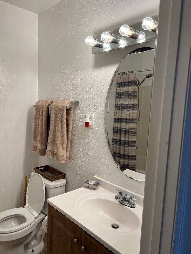 Building Photo - 2401 S Mellonville Ave