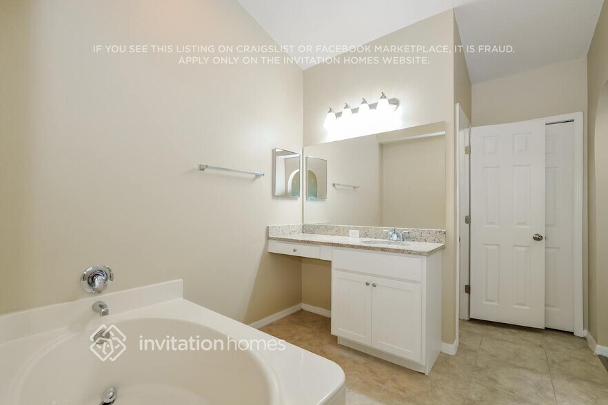 Building Photo - 1370 San Carlos Ave