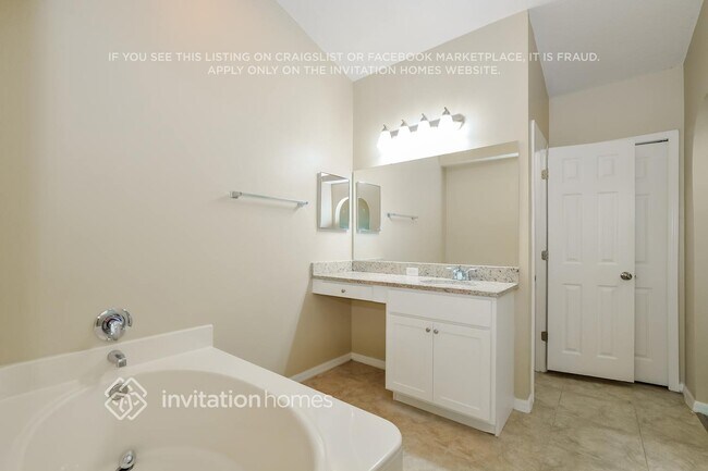 Building Photo - 1370 San Carlos Ave