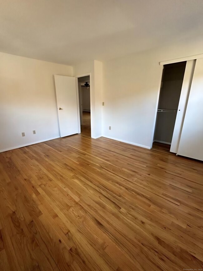 Building Photo - 482 Oak Ave