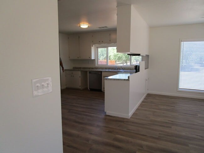 Building Photo - Thank you for your interest in our propert...