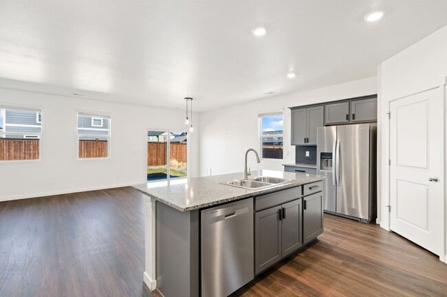 Building Photo - 5000 Alur St