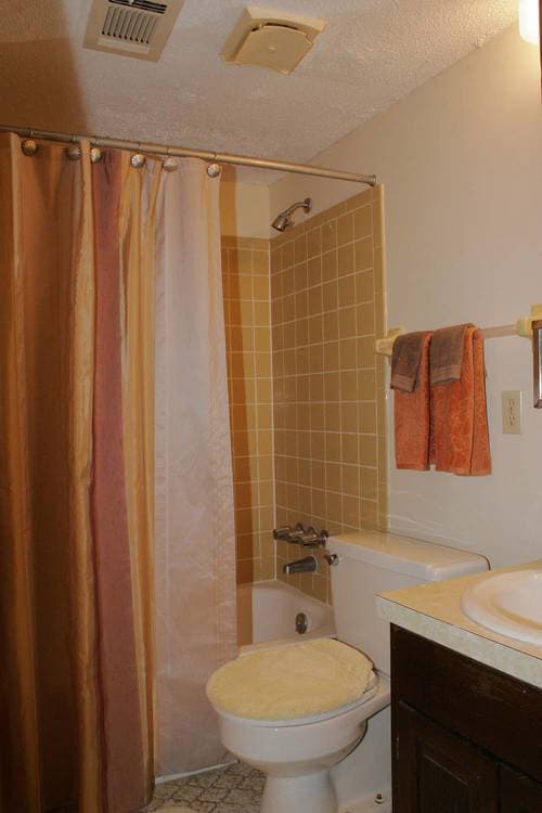 Building Photo - 200 Arbor Dr