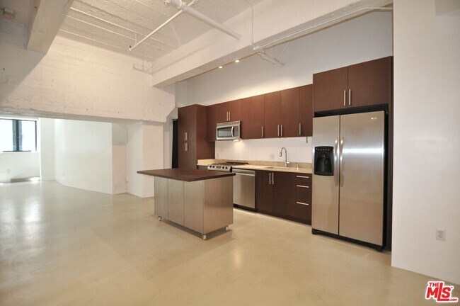 Building Photo - 849 S Broadway