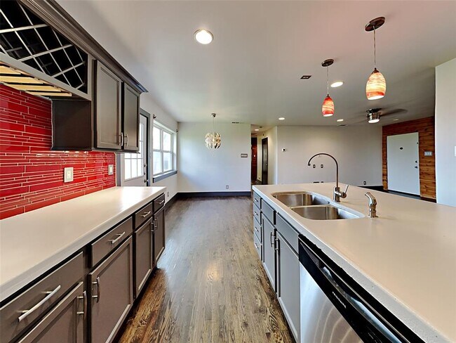 Building Photo - 2307 Cardinal Ln