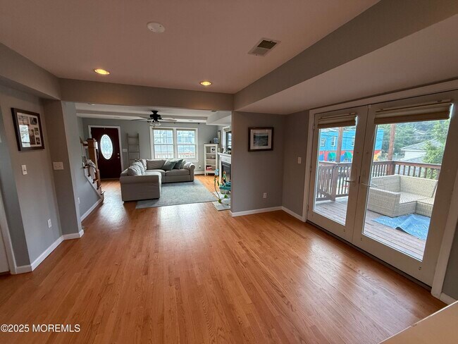 Building Photo - 66 Sea Drift Ave