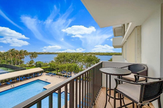 Building Photo - 2121 N Ocean Blvd