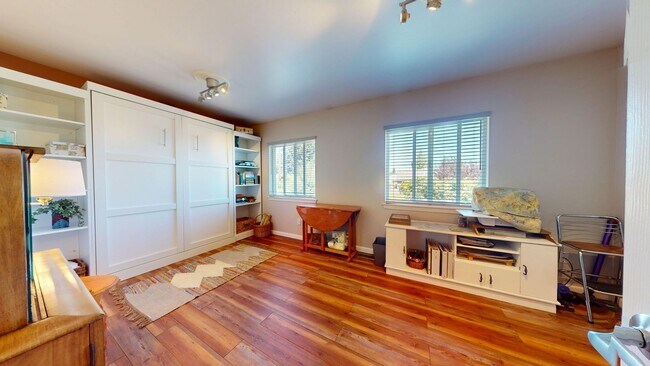 Building Photo - VIEW HOME FOR RENT!