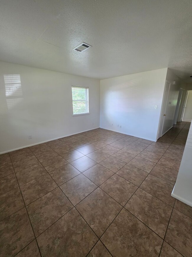 Building Photo - 111 Yelco Dr