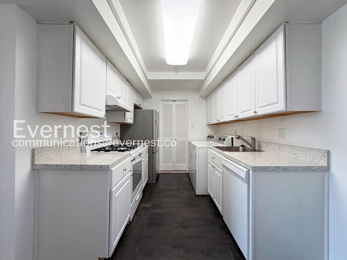 Building Photo - 10202 Prince Pl