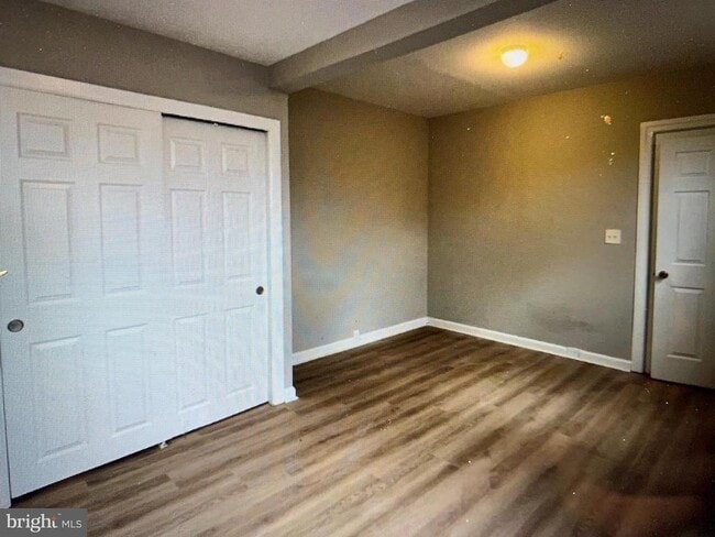 Building Photo - 336 Barclay St