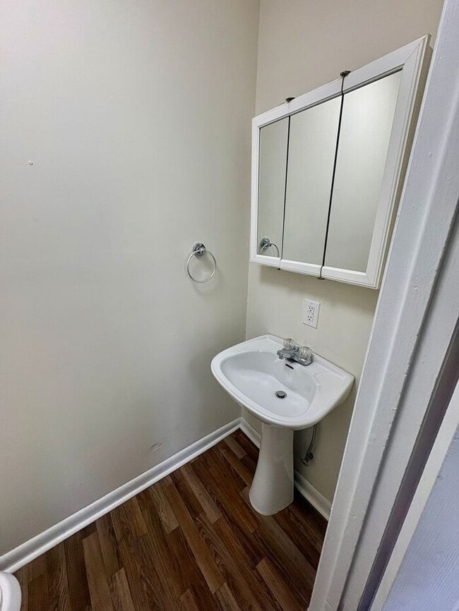 Building Photo - 3 Bed /2.5 Bath East Nash!