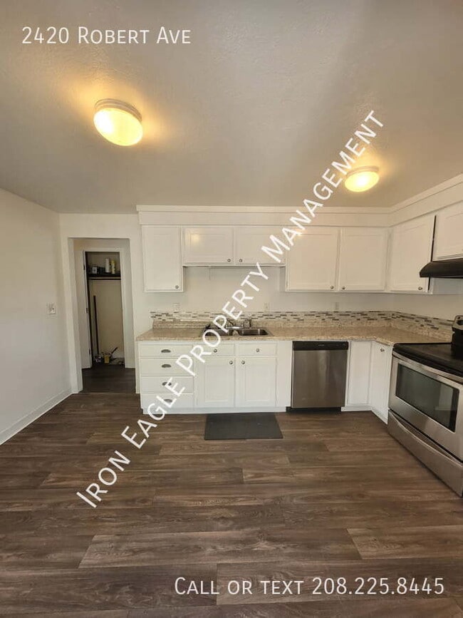 Building Photo - 2420 Robert Ave