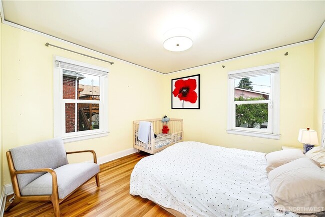 Building Photo - Charming 4 bed, 2 bath, fully fenced, covered deck in convenient location.