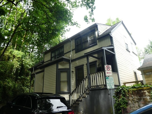 Primary Photo - 1275 SW College St
