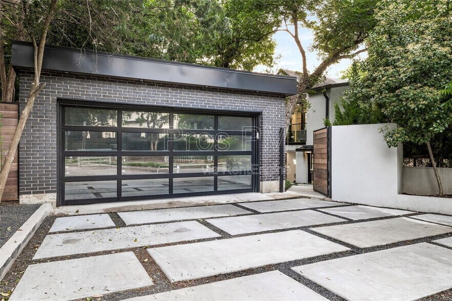 Building Photo - 4280 Shorecrest Dr