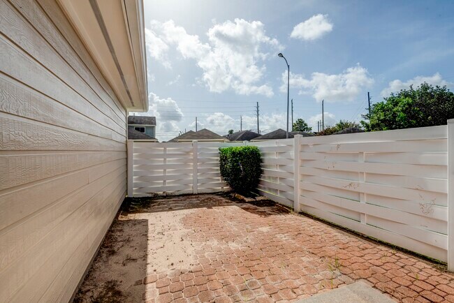 Building Photo - 9622 Farrell Dr