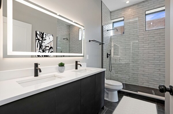 Building Photo - 3330 S Indiana Ave