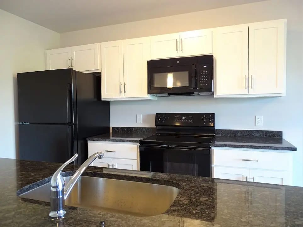 Building Photo - 10 Cobblestone Ct