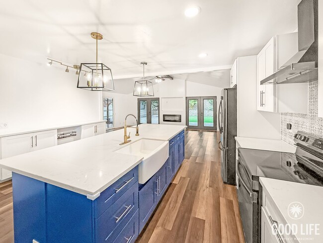 Building Photo - Updated 4B 2BA Home in Paradise Hills w/ Solar and Turf!