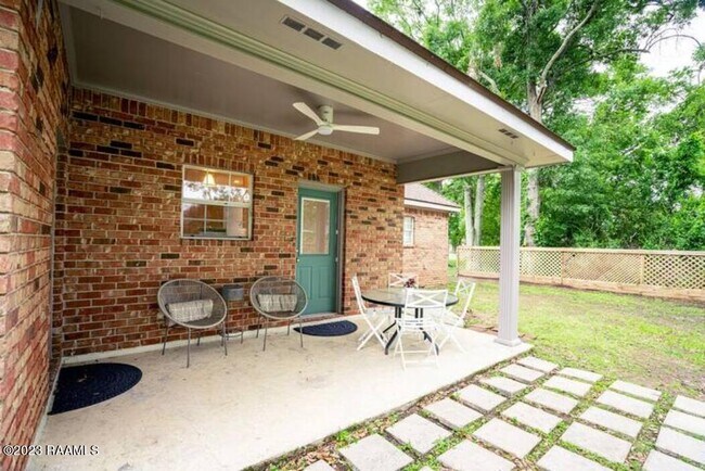Building Photo - 204 Student Ln