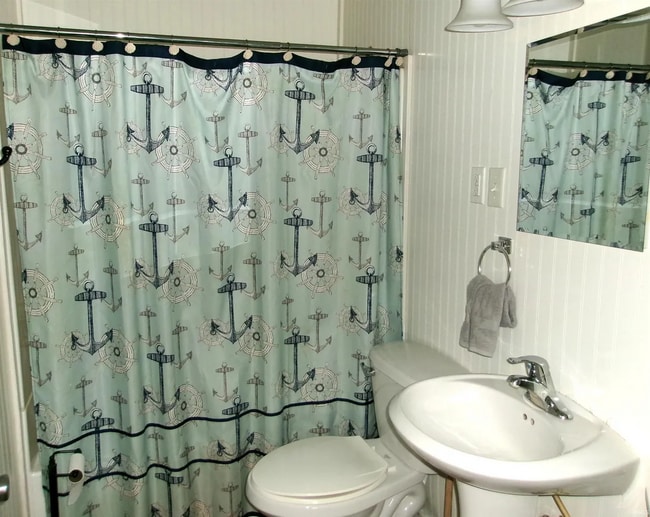 Building Photo - 809 Mercer Ave