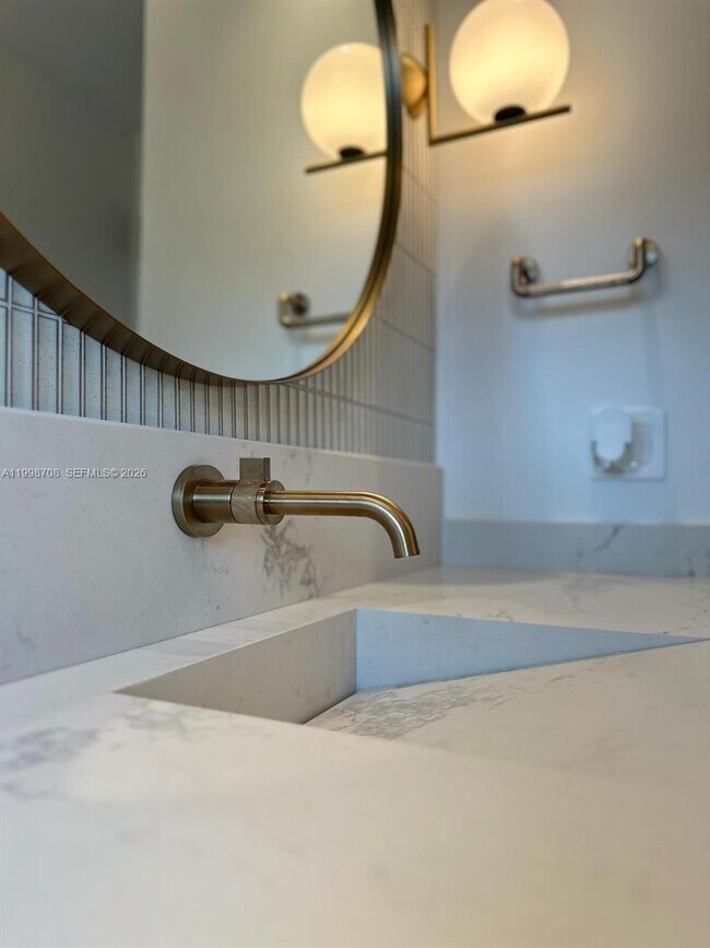 Building Photo - 737 Crandon Blvd