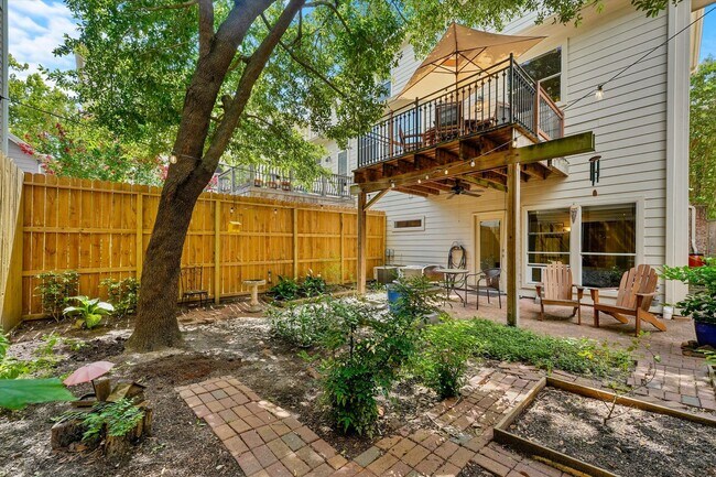 Building Photo - Beautiful Brick Patio Home with Solar and ...