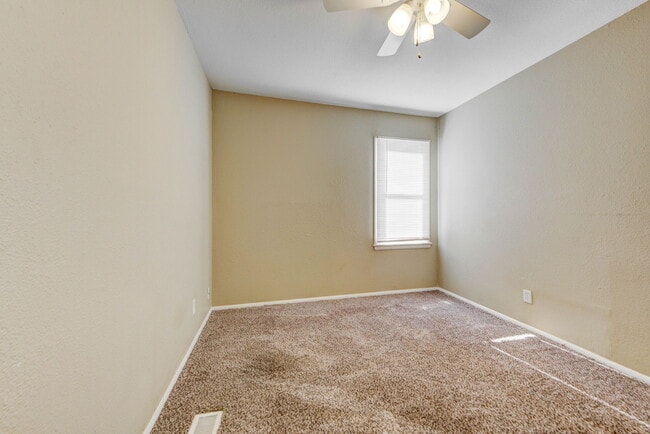 Building Photo - 1227 Iowa St