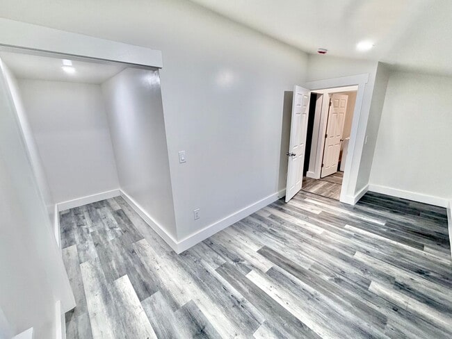 Building Photo - Stunning, Newly Renovated 3BR | 1BA