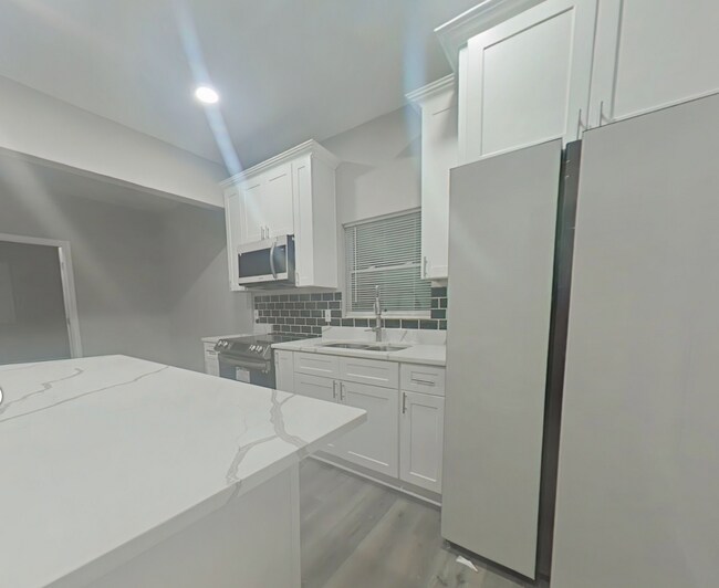 Building Photo - 249 Laurel Ave SW