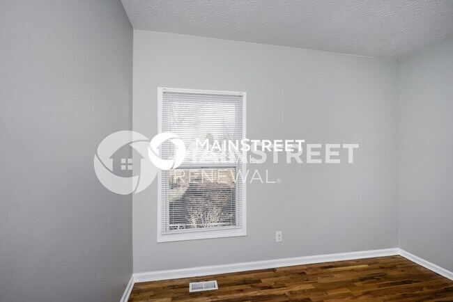 Building Photo - 3 Bedroom Pet-Friendly Home in Louisville, KY with Main Street Renewal
