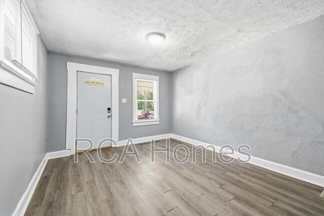 Building Photo - 1358 N Gale St
