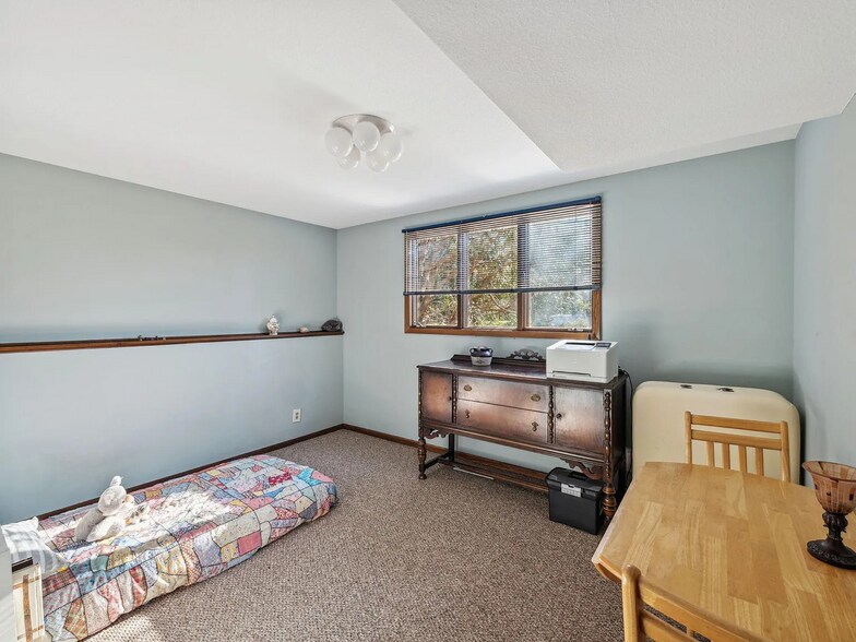 Building Photo - 1803 Chestnut Dr