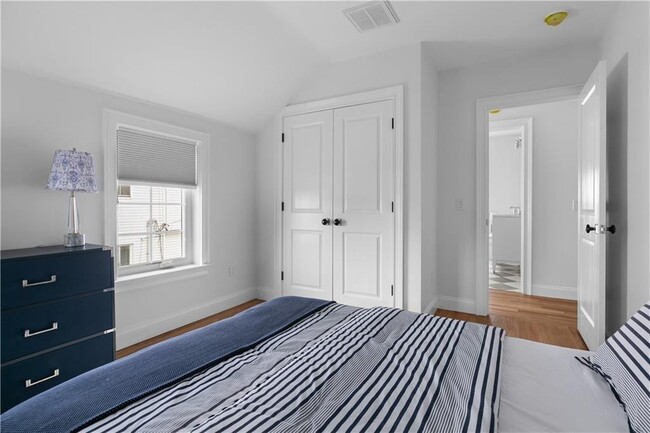 Building Photo - 34 E Bowery St