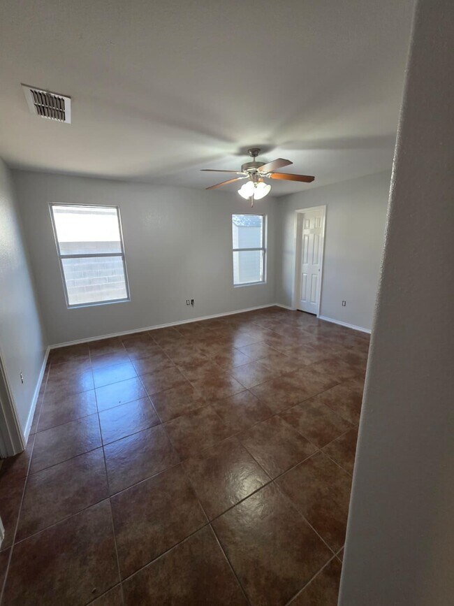 Building Photo - 613 Cuervo Dr