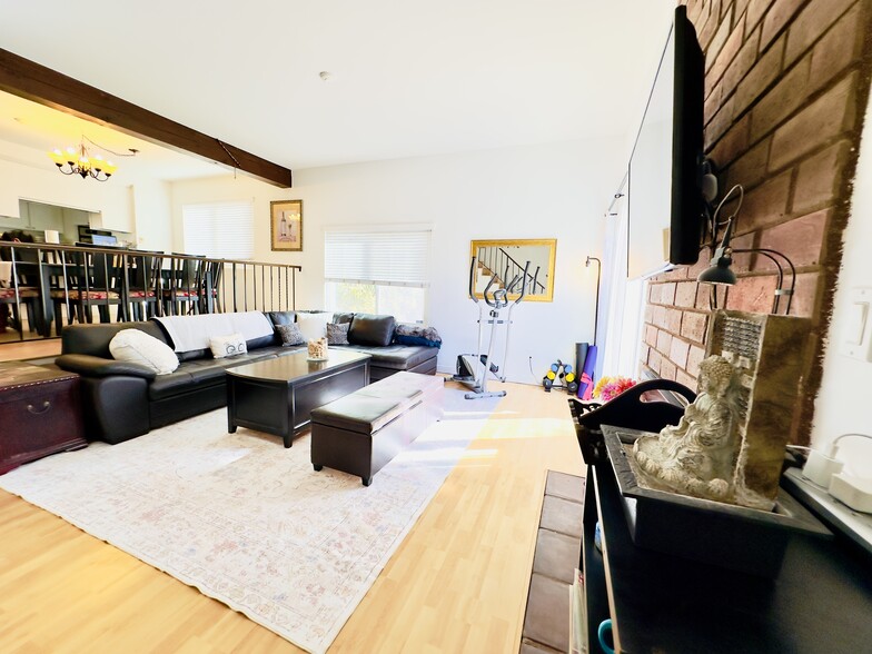 Living Room1.1 - 1307 Aviation Blvd