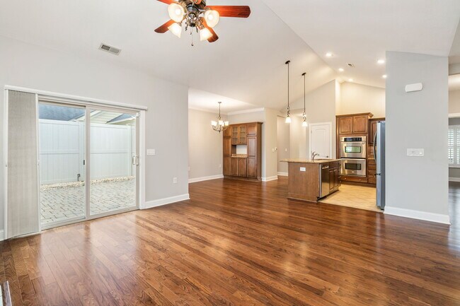Building Photo - 4935 Willow Bluff Cir
