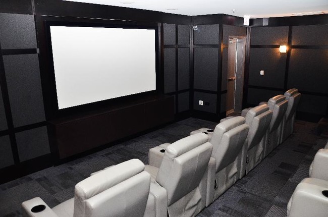 Building Photo - 450 W Huron St