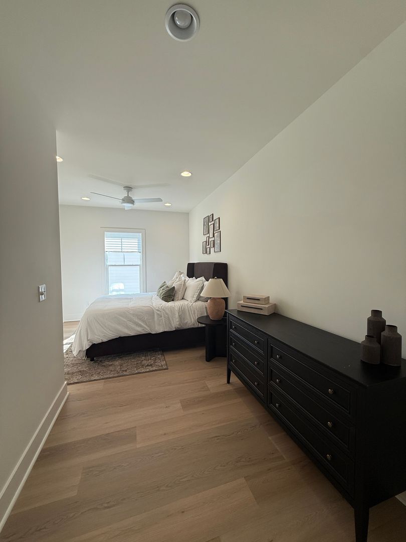 Building Photo - Awesome New Construction 5BR House Close to Campus