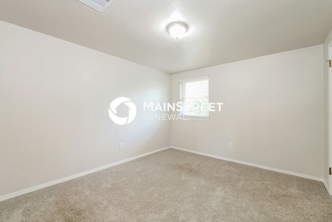 Building Photo - 4 Bedroom Pet-Friendly Home in EDMOND, OK with Main Street Renewal