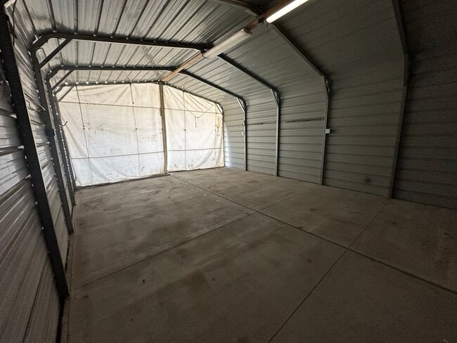 Building Photo - One bedroom, One bathroom front/back duplex. Pet Friendly! Located in Scottsbluff!