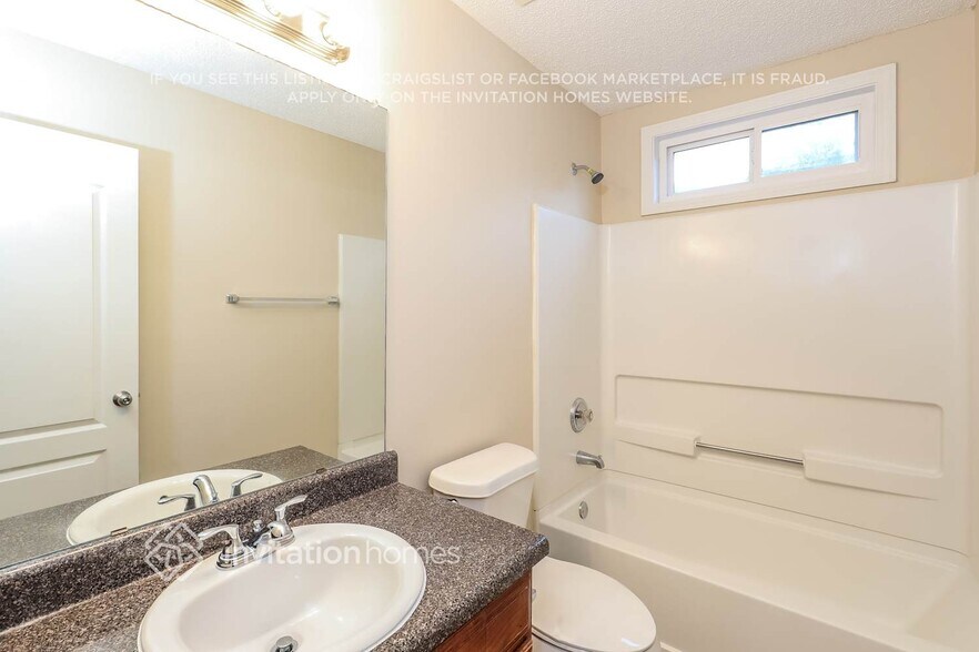 Building Photo - 303 Peachtree Cir