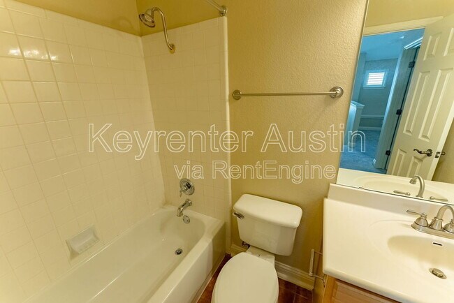 Building Photo - 1808 Village Oak Ct